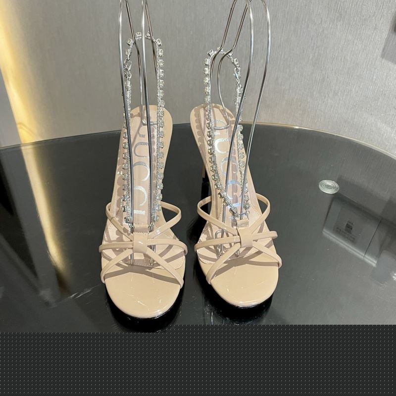 G*u*i sandals